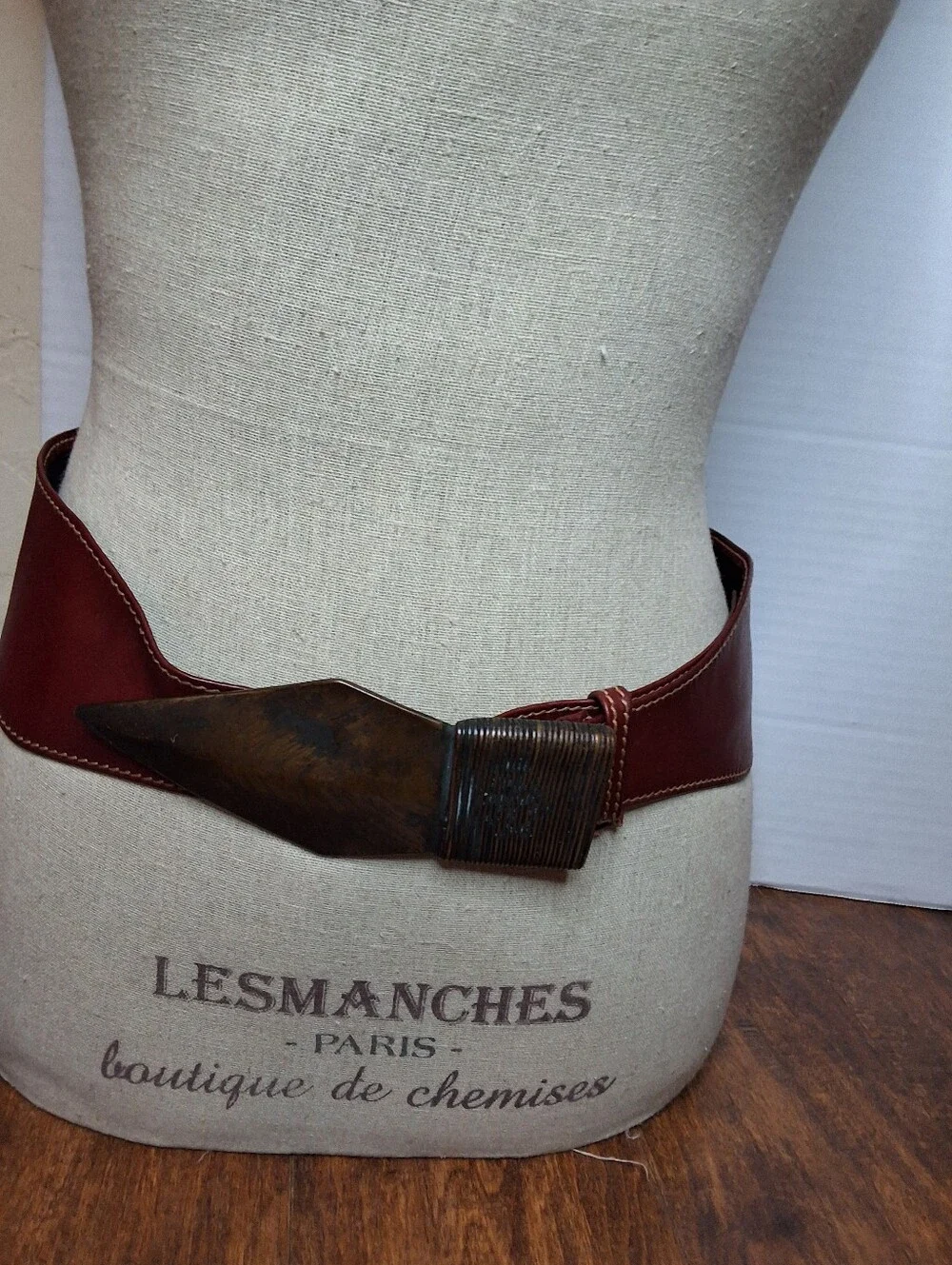 Morris Moskowitz Vintage Leather Belt Size L Burgundy Sculptural Buckle 70s